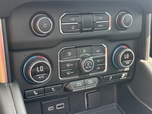 Used 2023 Chevrolet Tahoe Z71 AWD/4WD image 27