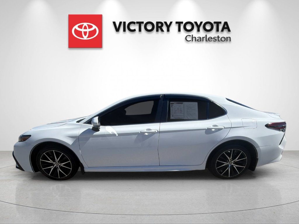 Used 2024 Toyota Camry SE FWD image 2