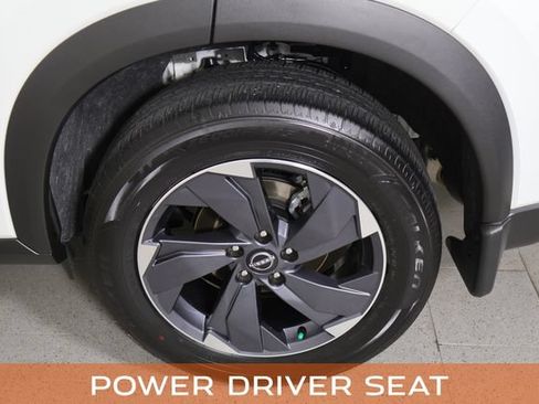 Used 2025 Nissan Rogue SV FWD image 11