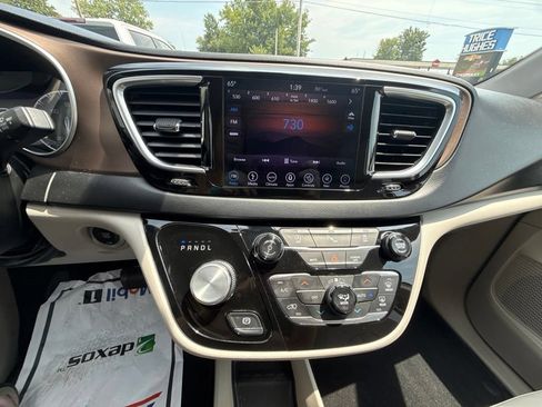 Used 2018 Chrysler Pacifica Touring-L Plus FWD image 25