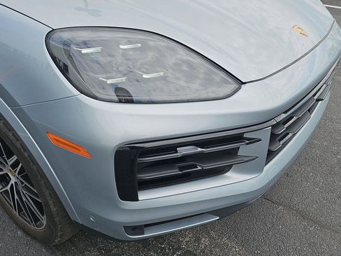 Used 2024 Porsche Cayenne AWD/4WD image 36