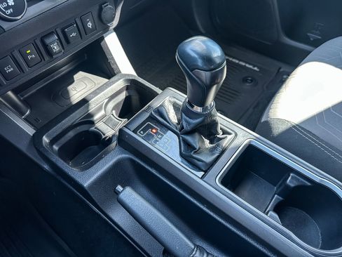 Used 2020 Toyota Tacoma TRD Off-Road w/ Technology Package image 34