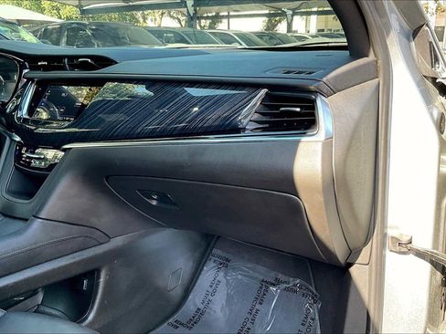 Used 2024 Cadillac XT6 Premium Luxury image 35