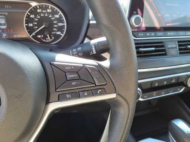 Used 2025 Nissan Altima 2.5 SV FWD image 19