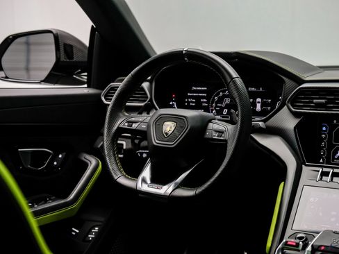 Used 2022 Lamborghini Urus AWD/4WD image 50