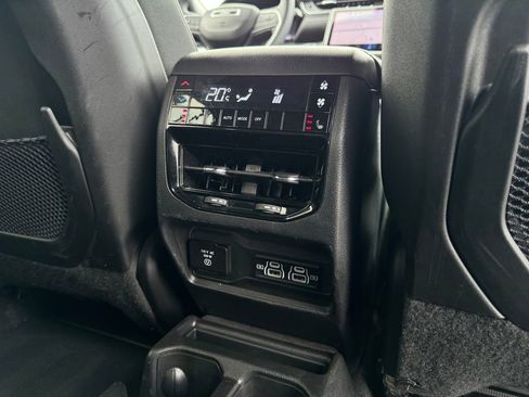Used 2024 Jeep Grand Cherokee L Limited w/ Luxury Tech Group II AWD/4WD image 15