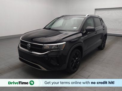 Used 2023 Volkswagen Taos SE w/ Black Wheel Package