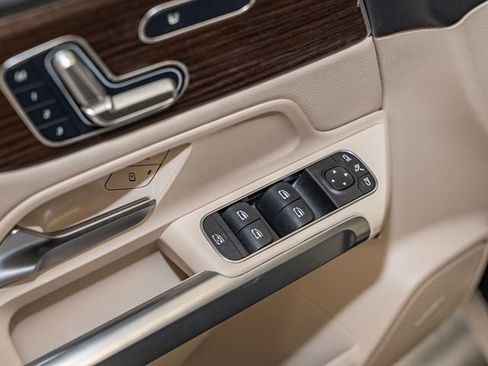 Used 2026 Mercedes-Benz GLB 250 4MATIC image 14