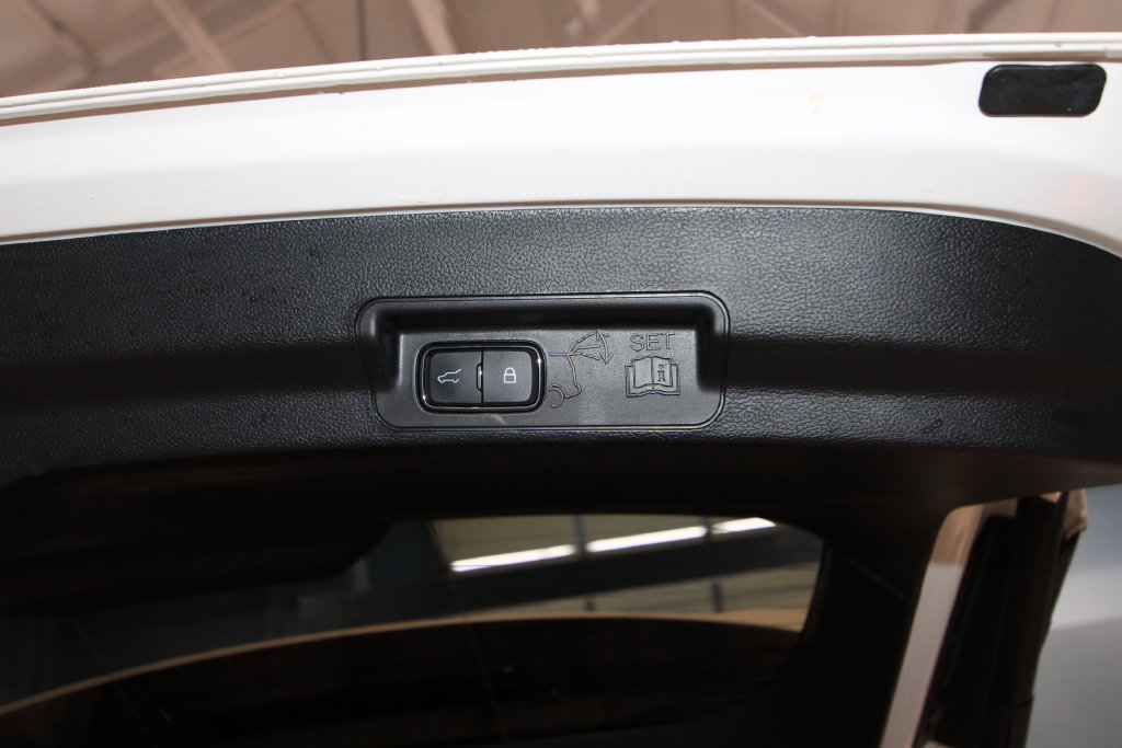 Used 2023 Ford Explorer XLT w/ Equipment Group 202A AWD/4WD image 39
