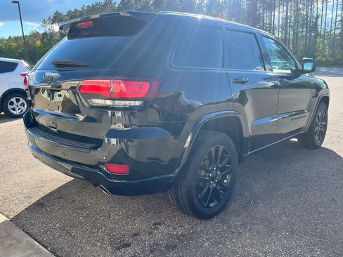 Used 2018 Jeep Grand Cherokee Altitude AWD/4WD image 5