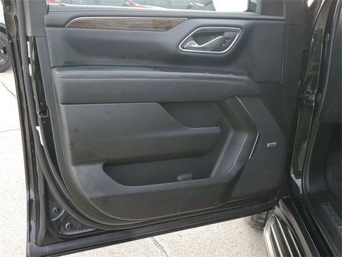 Used 2024 Chevrolet Suburban Premier image 21