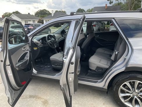 Used 2018 Hyundai Santa Fe SE w/ Cargo Package FWD image 8