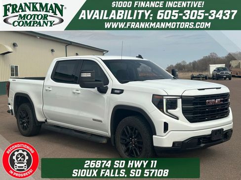 Used 2023 GMC Sierra 1500 Elevation image 1