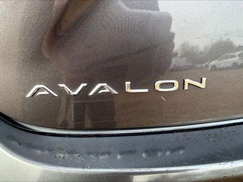 Used 2015 Toyota Avalon XLE image 30