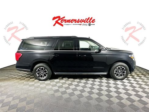 Used 2023 Ford Expedition Max XLT image 8