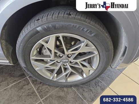 Used 2025 Genesis GV70 2.5T AWD/4WD image 4
