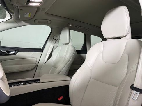 Used 2022 Volvo XC60 B6 Inscription w/ Advanced Package image 14