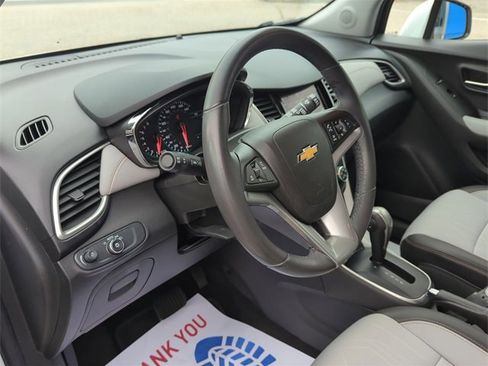 Certified 2022 Chevrolet Trax LT w/ LT Convenience Package image 10
