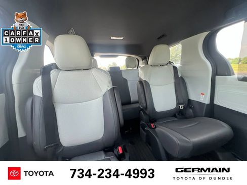 Used 2023 Toyota Sienna XSE FWD image 28