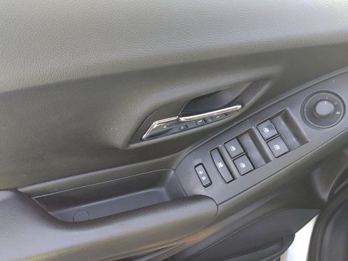 Used 2016 Chevrolet Trax LT w/ LT Convenience Package image 27