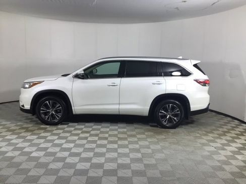 Used 2016 Toyota Highlander XLE image 4
