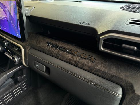 Used 2025 Toyota Tacoma Limited AWD/4WD image 20