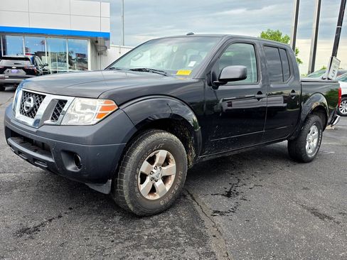 Used 2013 Nissan Frontier SV AWD/4WD image 2