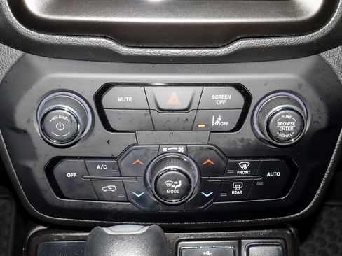 Used 2022 Jeep Renegade Altitude image 22