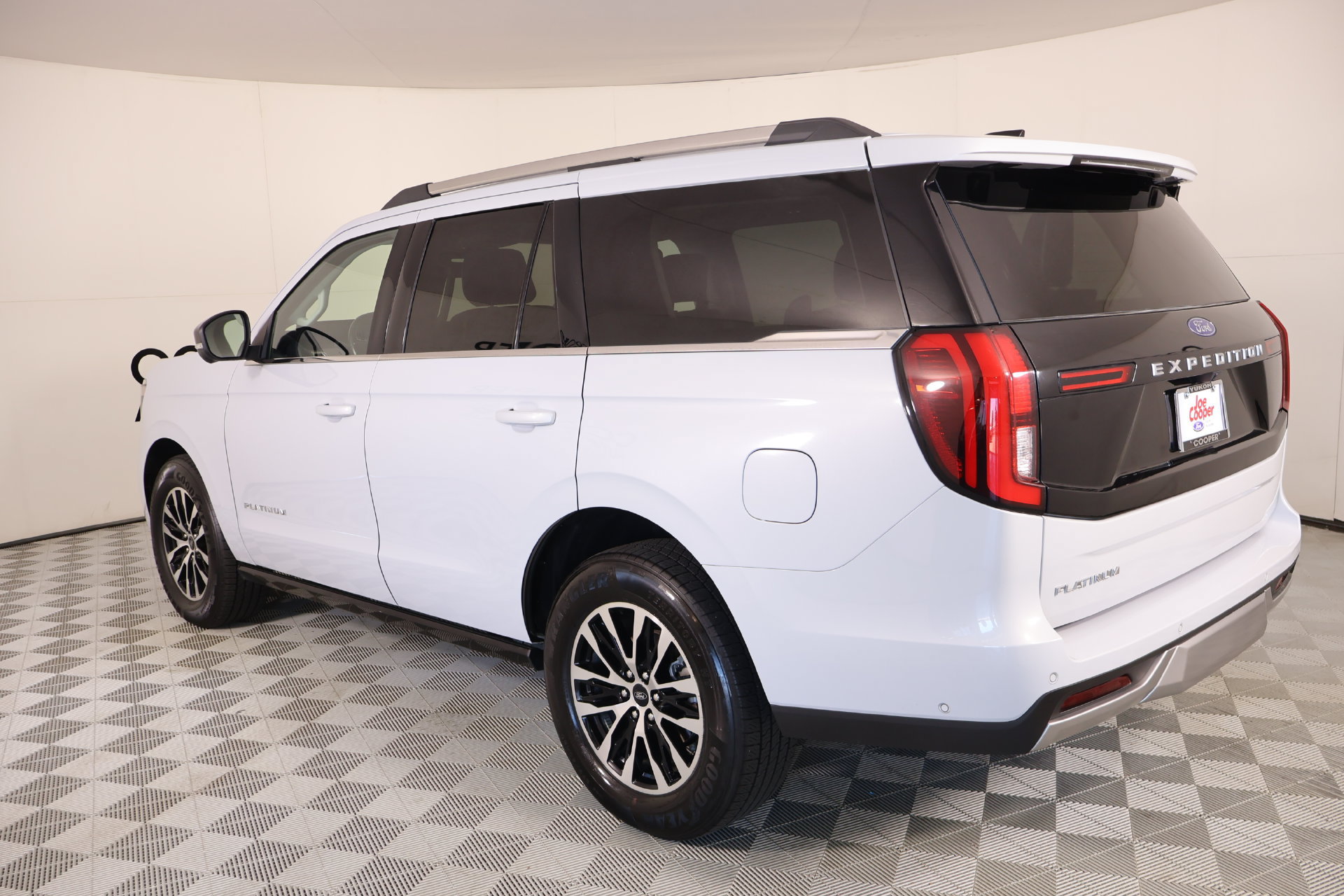 Used 2025 Ford Expedition Platinum AWD/4WD image 25