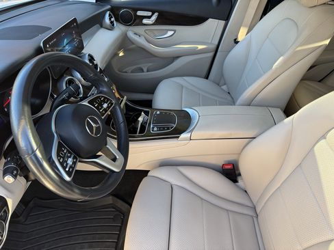 Used 2022 Mercedes-Benz GLC 300 image 3