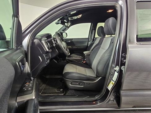 Used 2021 Toyota Tacoma TRD Off-Road image 19