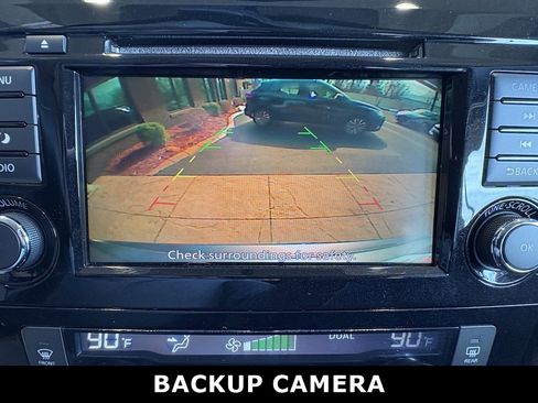 Used 2018 Nissan Rogue SV image 18