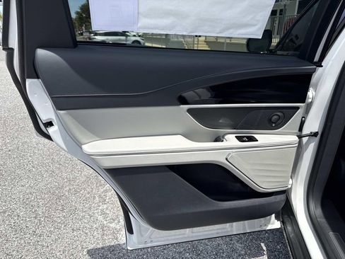New 2026 Lincoln Nautilus Reserve w/ Jet Appearance Package AWD/4WD image 13