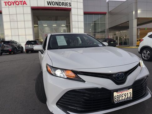 Used 2018 Toyota Camry LE image 14