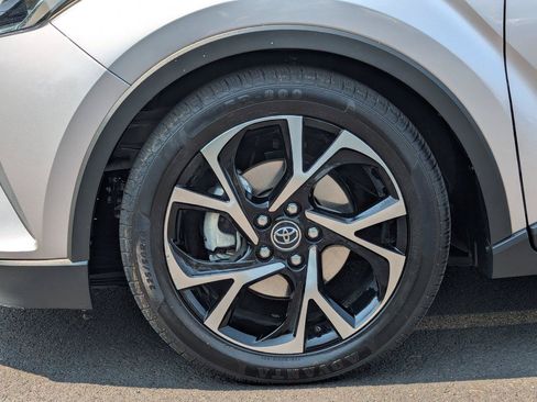 Used 2019 Toyota C-HR XLE FWD image 34