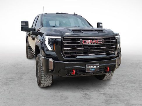 Used 2024 GMC Sierra 2500 AT4X image 2