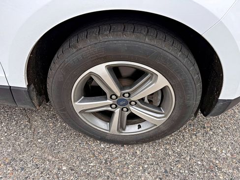 Used 2019 Ford Edge SEL w/ Equipment Group 201A AWD/4WD image 11