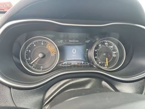 Used 2019 Jeep Cherokee Limited w/ Technology Group AWD/4WD image 8