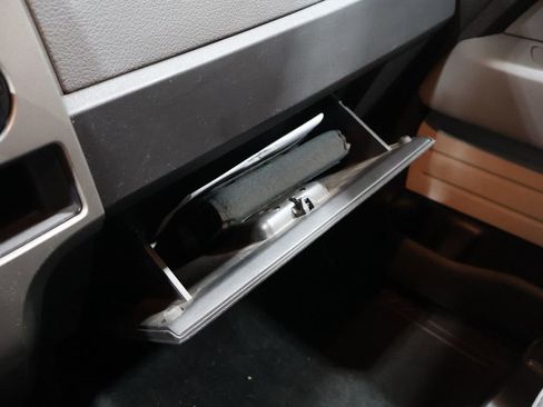 Used 2011 Ford F150 XLT w/ XLT Chrome Pkg image 28