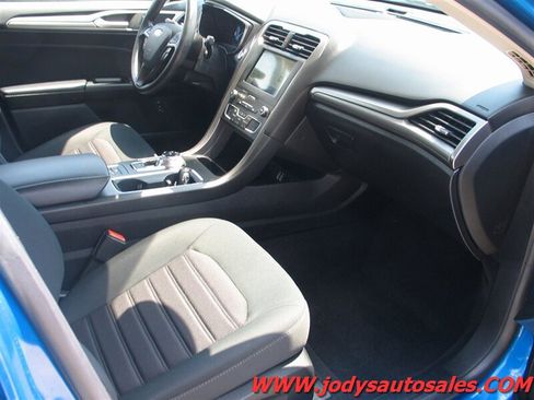 Used 2020 Ford Fusion SE FWD image 25