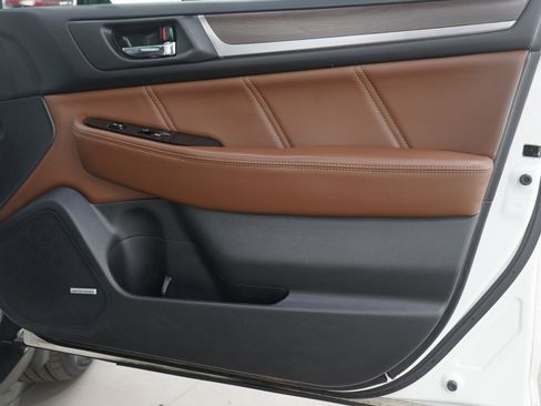 Used 2017 Subaru Outback 2.5i Touring w/ Popular Package #5A image 9