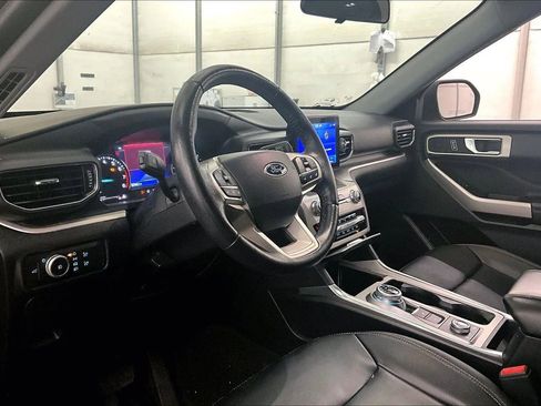 Certified 2022 Ford Explorer XLT w/ Equipment Group 202A image 12