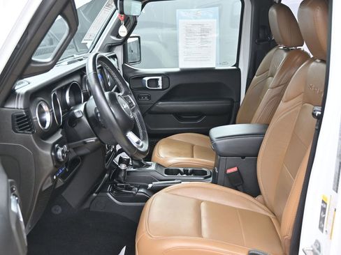 Used 2022 Jeep Wrangler Unlimited Sahara w/ Cold Weather Group image 17