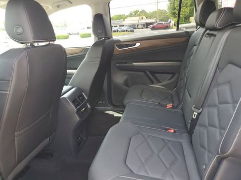 Certified 2025 Volkswagen Atlas SE AWD/4WD image 12