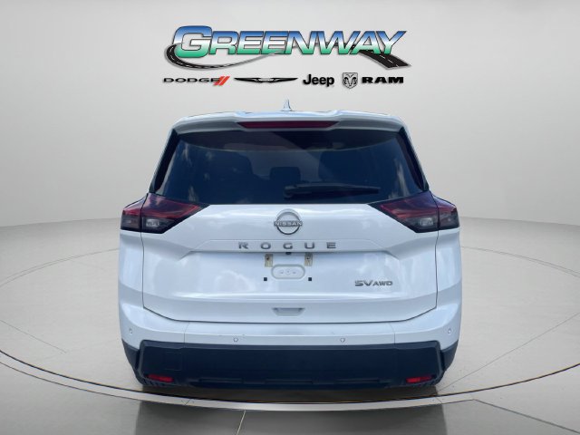 Used 2024 Nissan Rogue SV AWD/4WD image 3