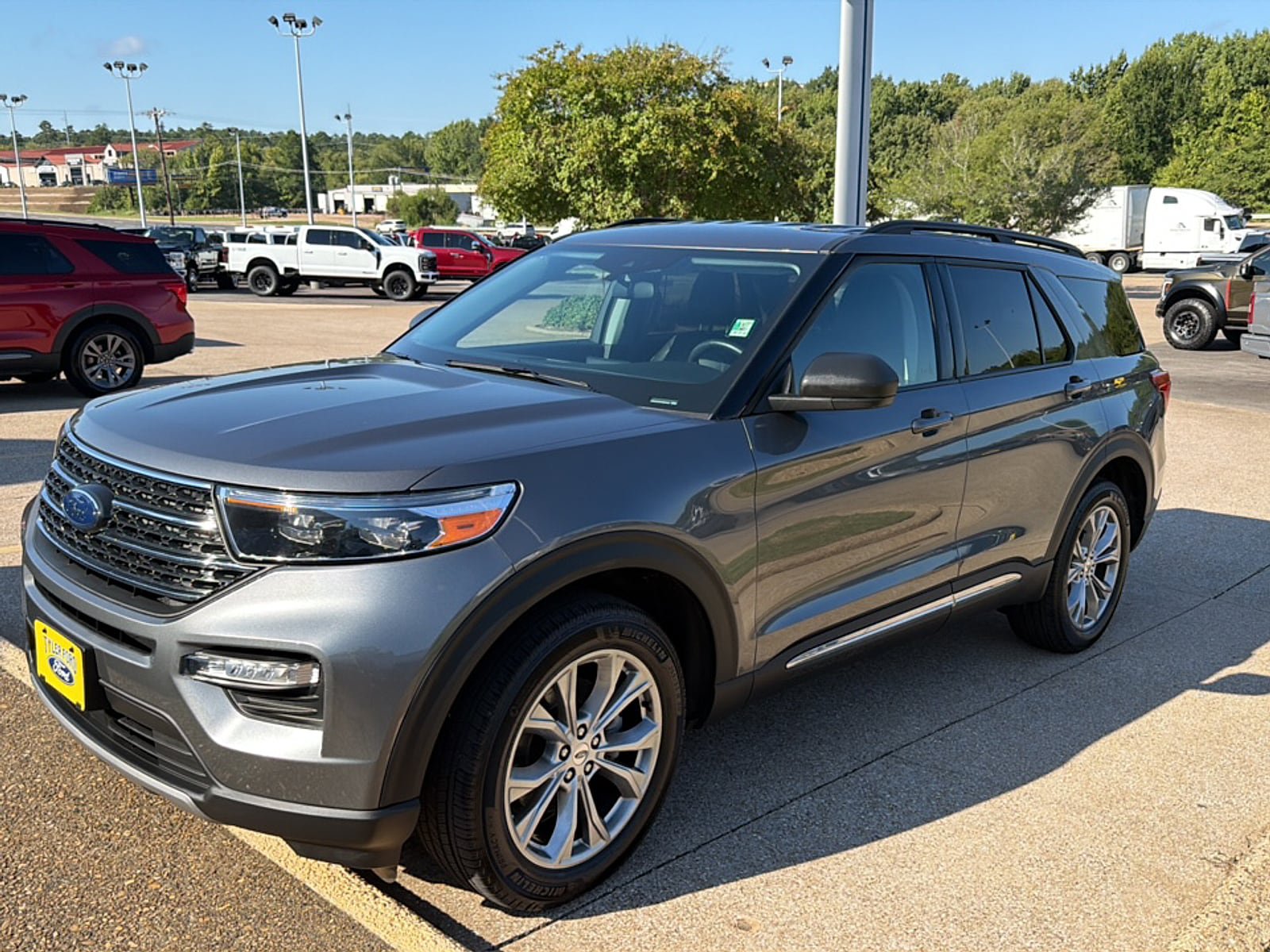 Used 2023 Ford Explorer XLT w/ Equipment Group 202A AWD/4WD image 4