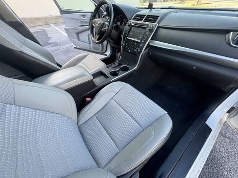 Used 2015 Toyota Camry SE w/ Moonroof Package FWD image 10