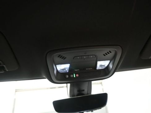 Used 2023 Chevrolet Traverse LT w/ LT Premium Package image 12