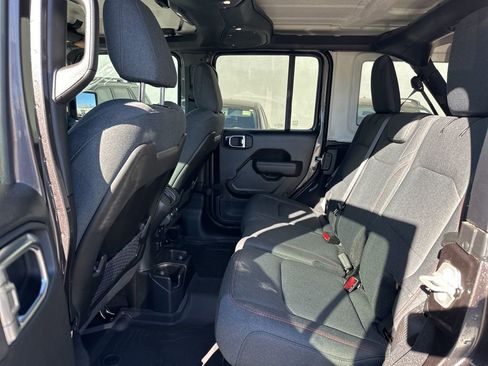 Used 2025 Jeep Wrangler Rubicon image 36