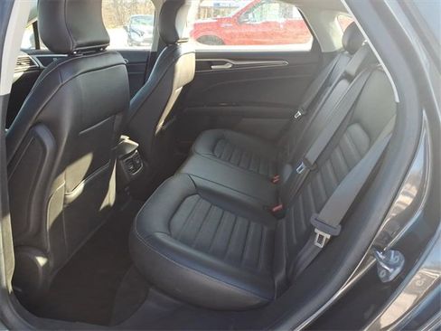 Used 2016 Ford Fusion SE w/ Equipment Group 202A image 10